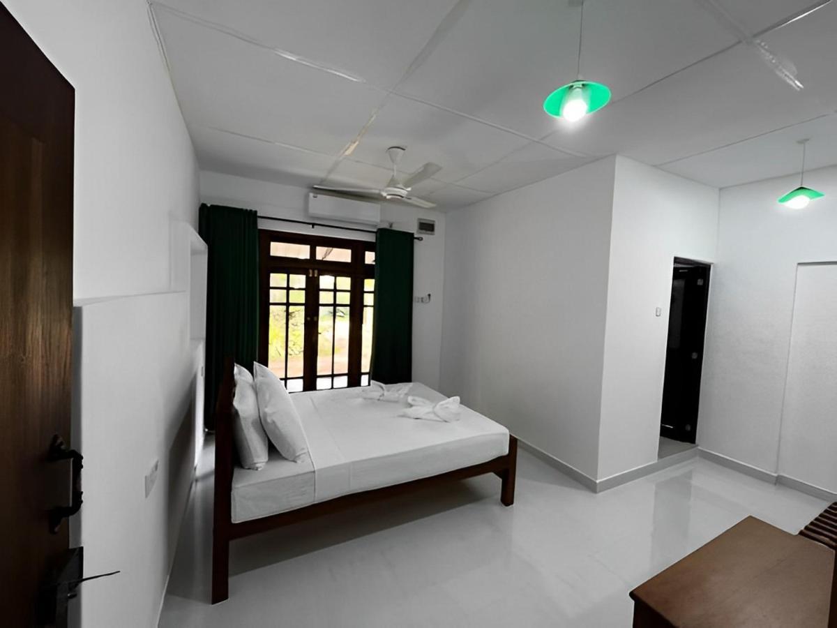 Water Front Home Stay And Resort อนุราธปุระ ภายนอก รูปภาพ