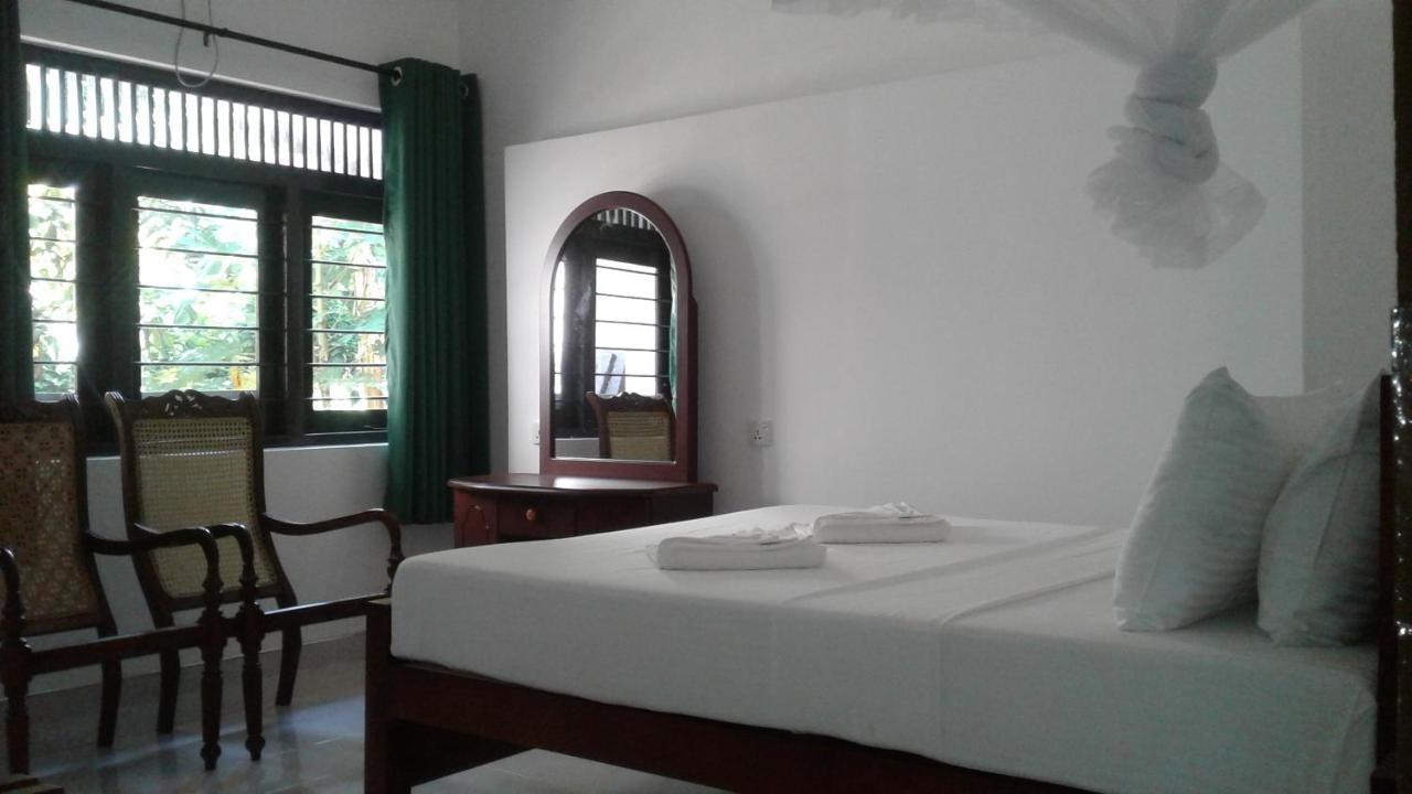 Water Front Home Stay And Resort อนุราธปุระ ภายนอก รูปภาพ