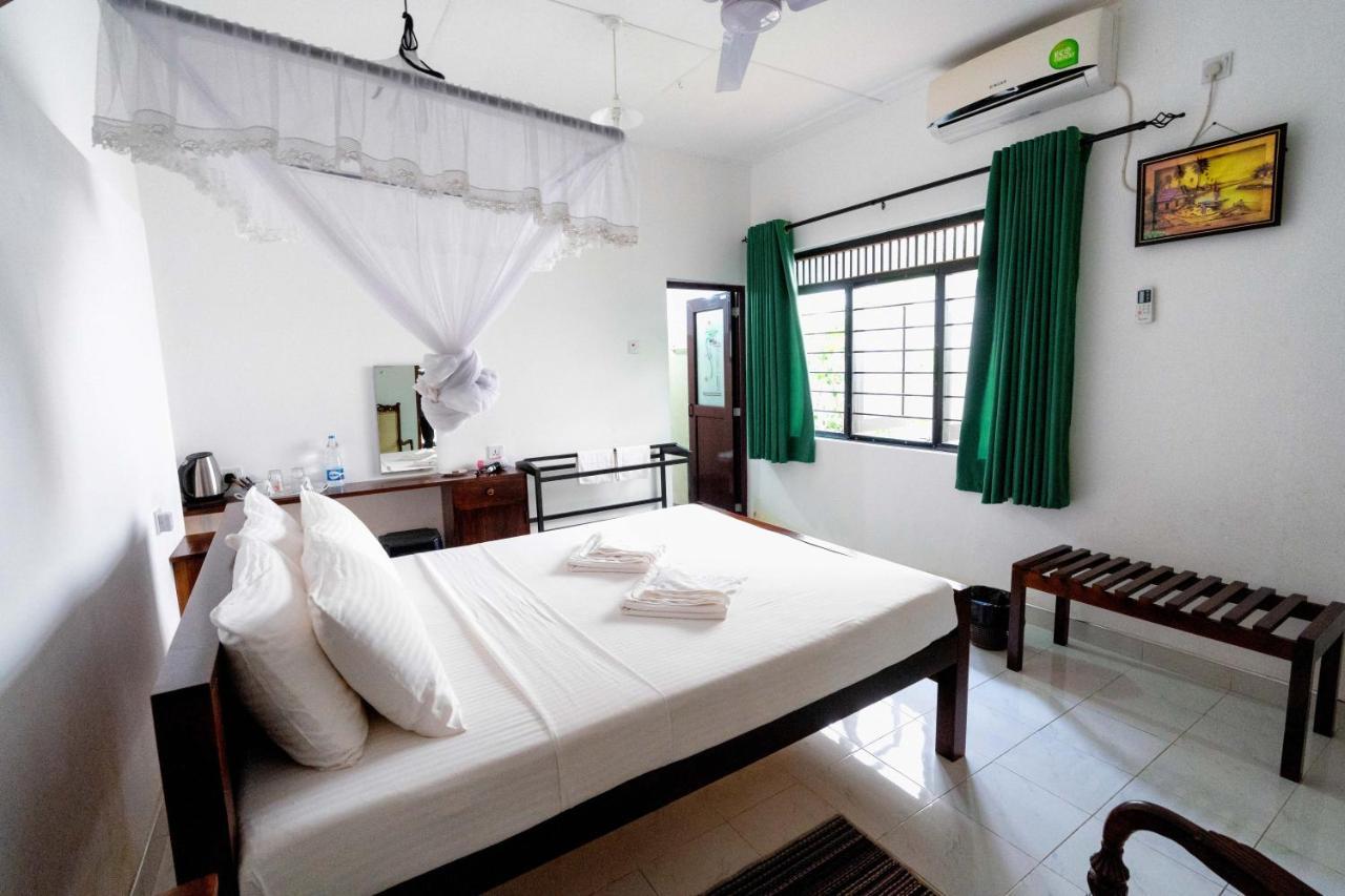 Water Front Home Stay And Resort อนุราธปุระ ภายนอก รูปภาพ